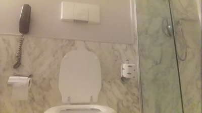 Кызыл чачтуу ваннада.