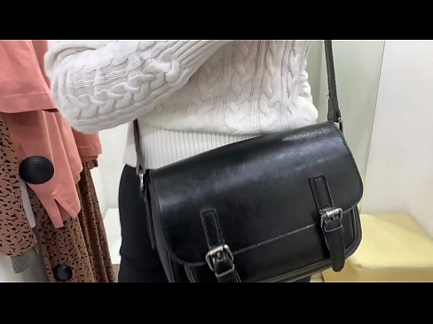 ❤️ Фитинг бөлмөсүндө жаш канчык FeralBerryди дилдо менен коомдук мастурбациялоо ❤️ Секс видео боюнча порно ky.mysexgamer.ru ❌️❤
